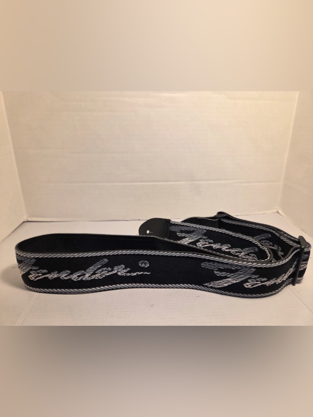 Adjustable Fender Gradient Script Logo Cloth on Bonded Leather Guitar Strap